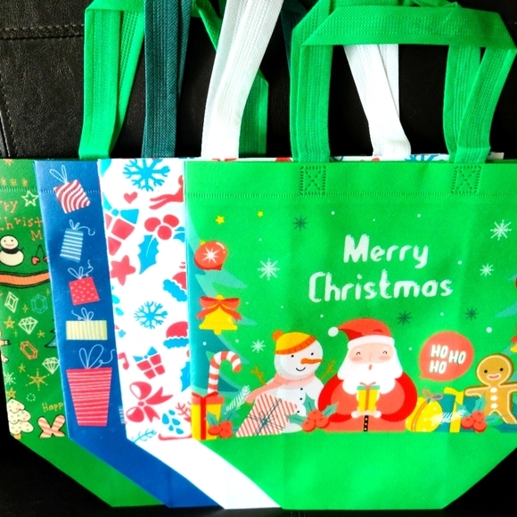 Christmas gift bags NWT-4 assorted set, reusable woven polyplastic.10x6.75x12.5 - Picture 2 of 11